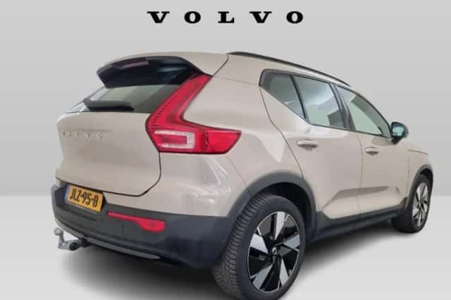 Volvo EX40 (2025) thumbnail 3