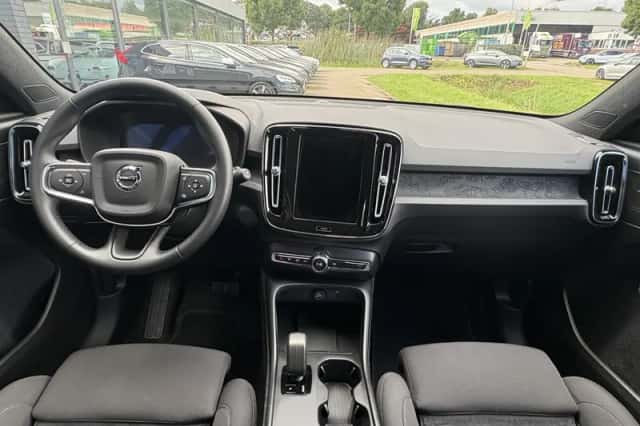 Volvo EX40 (2025) thumbnail 4