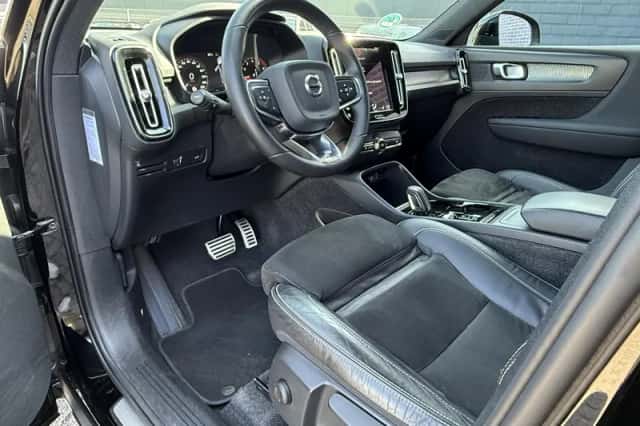 Volvo XC40 (2022) thumbnail 4