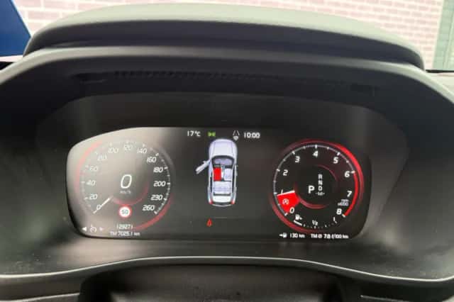 Volvo XC40 (2022) thumbnail 6