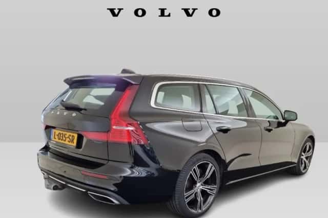 Volvo V60 (2021) thumbnail 3