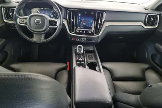 Volvo V60 (2021) thumbnail 4