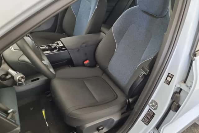 Volvo EX30 (2025) thumbnail 5