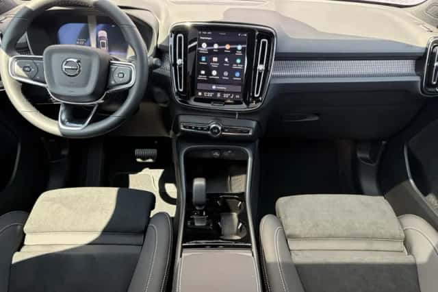 Volvo EX40 (2026) thumbnail 4