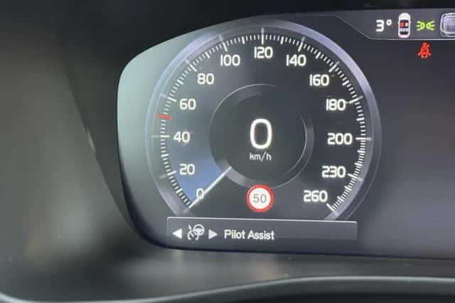 Volvo XC40 (2022) thumbnail 11