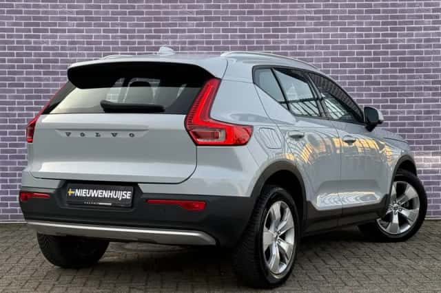 Volvo XC40 (2022) thumbnail 3