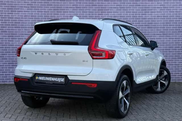 Volvo XC40 (2025) thumbnail 3