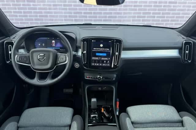 Volvo XC40 (2025) thumbnail 4