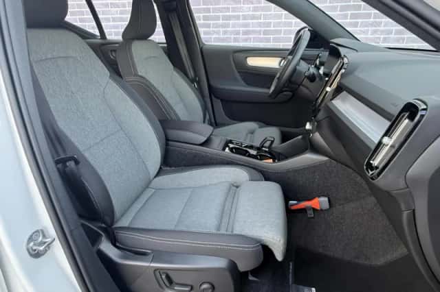 Volvo XC40 (2025) thumbnail 5