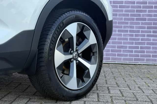 Volvo XC40 (2025) thumbnail 8
