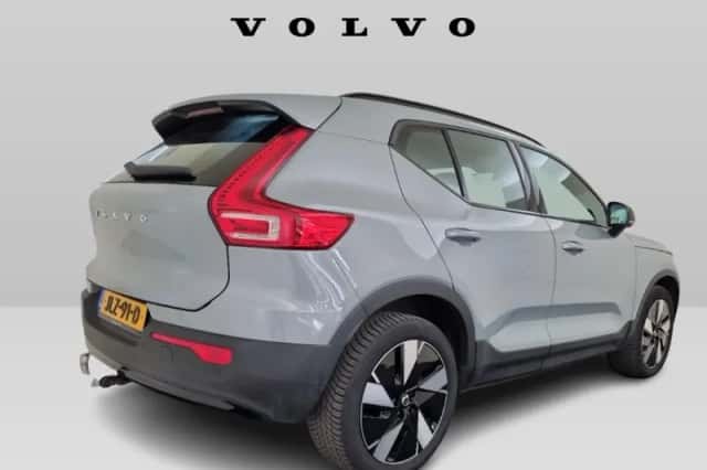 Volvo EX40 (2025) thumbnail 3