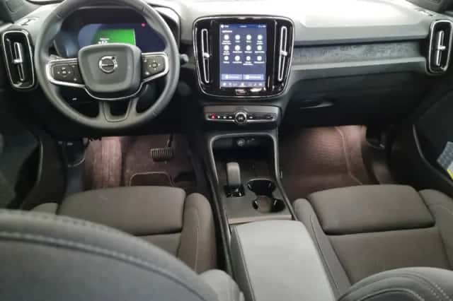 Volvo EX40 (2025) thumbnail 4