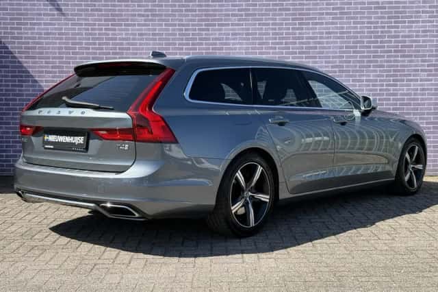Volvo V90 (2018) thumbnail 3
