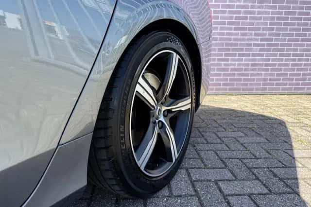 Volvo V90 (2018) thumbnail 9