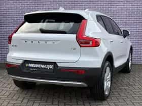 Volvo XC40 thumbnail 3
