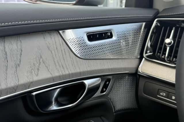 Volvo XC90 (2025) thumbnail 27