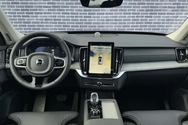 Volvo XC90 (2025) thumbnail 4