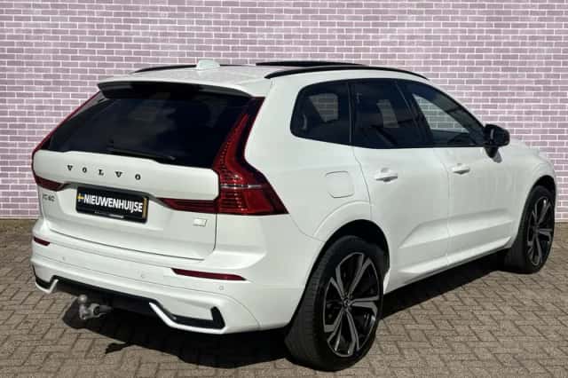 Volvo XC60 (2022) thumbnail 3