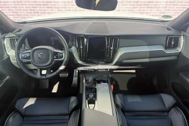 Volvo XC60 (2022) thumbnail 4