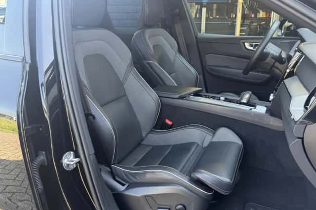 Volvo XC60 (2022) thumbnail 5