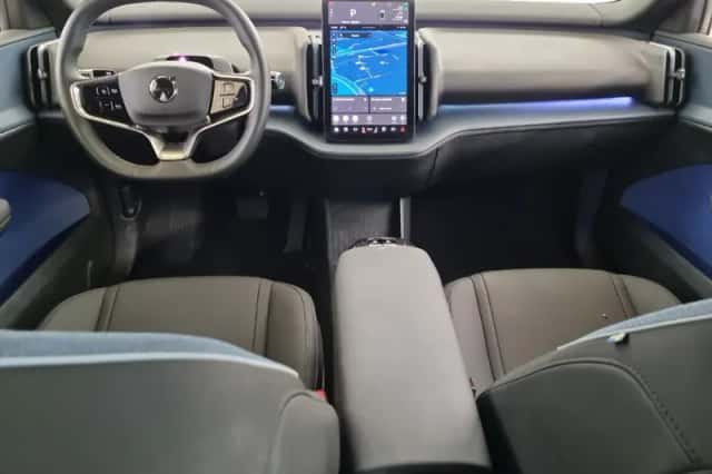 Volvo EX30 (2025) thumbnail 4