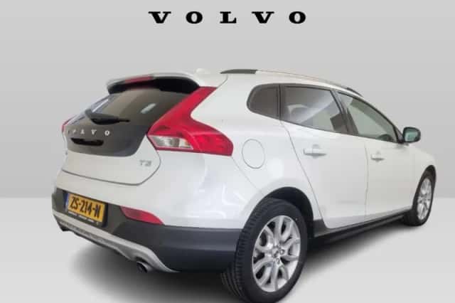 Volvo V40 (2019) thumbnail 3