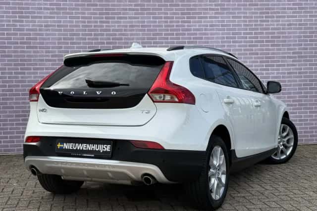 Volvo V40 (2019) thumbnail 3