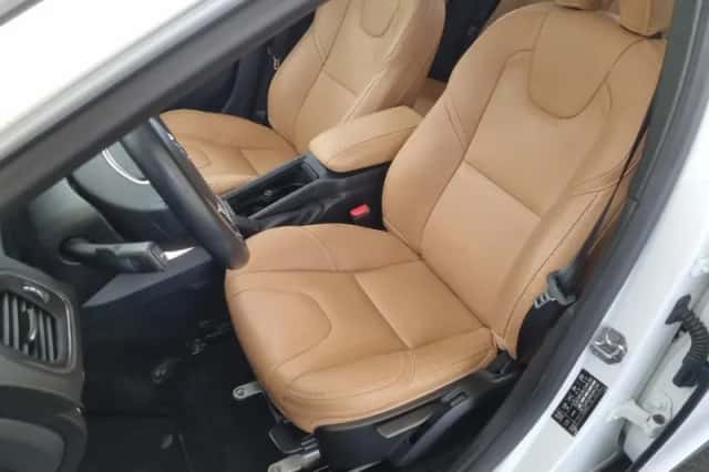 Volvo V40 (2019) thumbnail 5