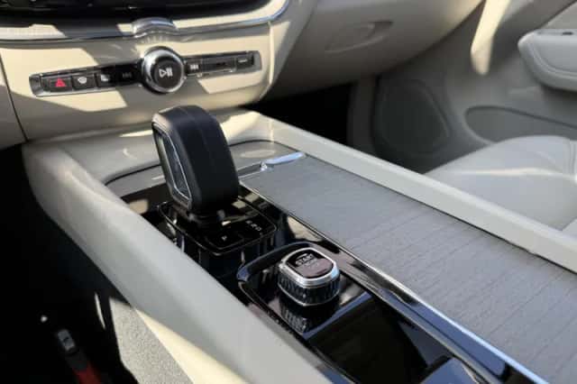 Volvo XC60 (2024) thumbnail 27