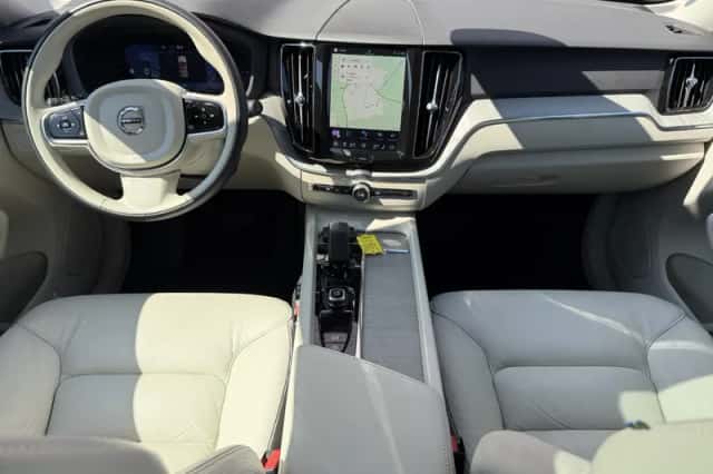 Volvo XC60 (2024) thumbnail 4