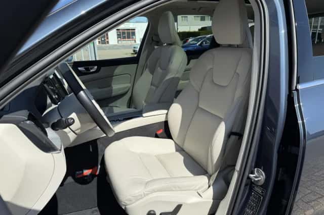 Volvo XC60 (2024) thumbnail 5