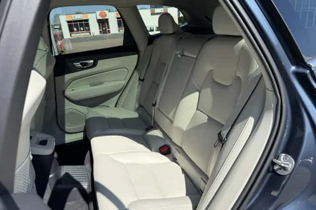 Volvo XC60 (2024) thumbnail 6