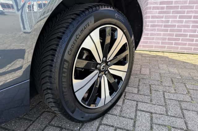 Volvo XC60 (2024) thumbnail 7