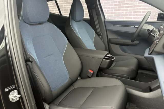 Volvo EX30 (2026) thumbnail 5