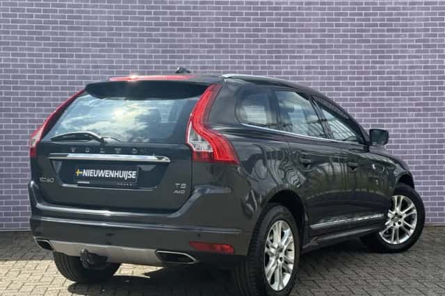 Volvo XC60 (2016) thumbnail 3