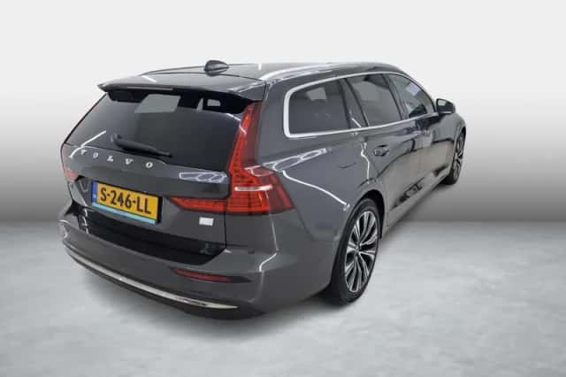 Volvo V60 (2023) thumbnail 3