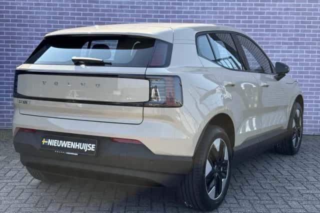 Volvo EX30 (2026) thumbnail 3