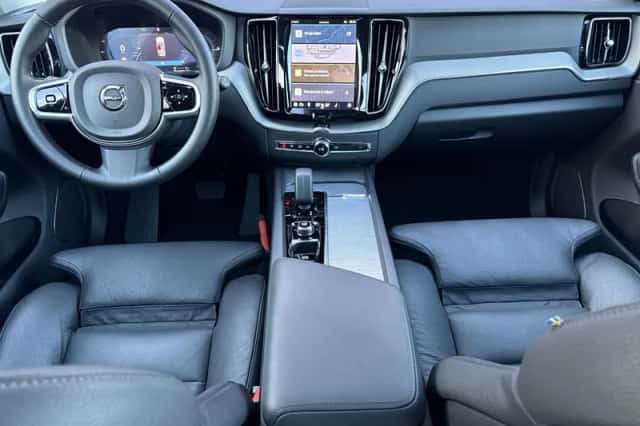 Volvo XC60 (2025) thumbnail 3