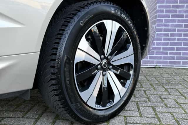 Volvo XC60 (2025) thumbnail 8