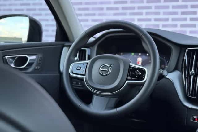 Volvo XC60 (2025) thumbnail 10