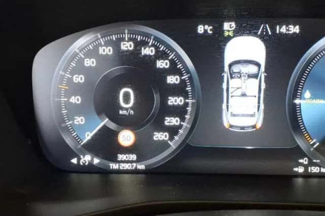 Volvo XC40 (2023) thumbnail 5