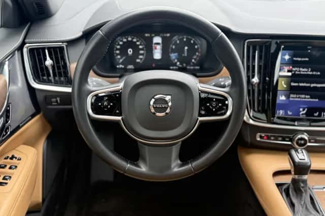 Volvo S90 (2016) thumbnail 11