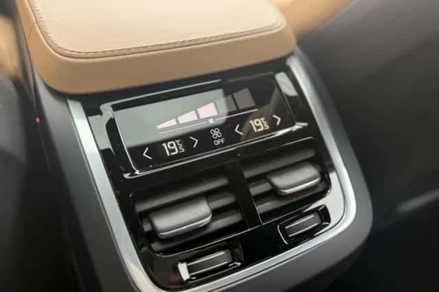 Volvo S90 (2016) thumbnail 13