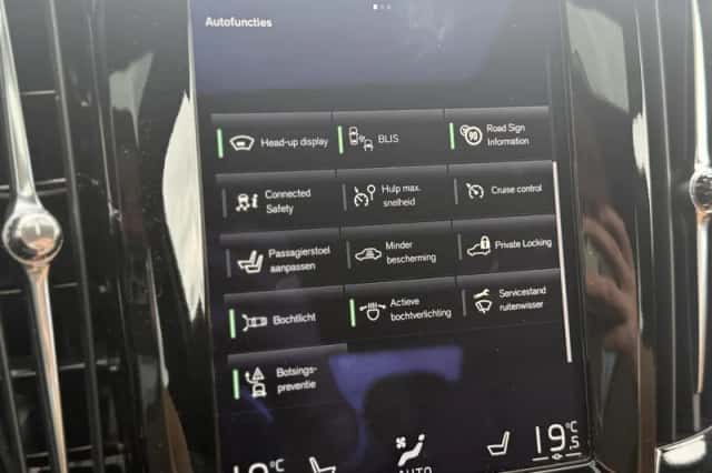 Volvo S90 (2016) thumbnail 20