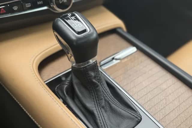 Volvo S90 (2016) thumbnail 35