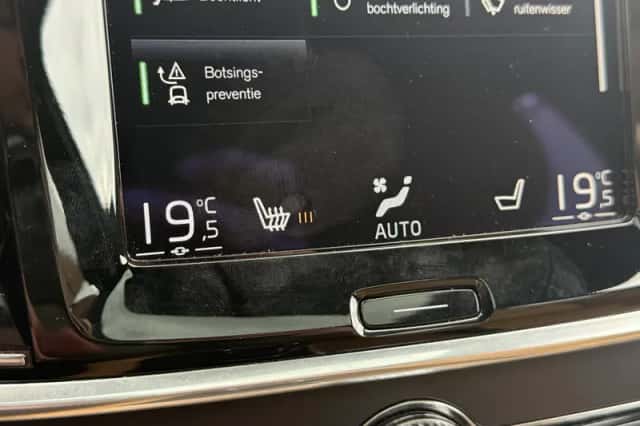 Volvo S90 (2016) thumbnail 39