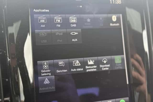 Volvo S90 (2016) thumbnail 40