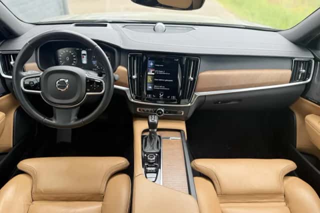 Volvo S90 (2016) thumbnail 5