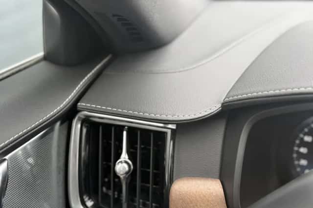 Volvo S90 (2016) thumbnail 41