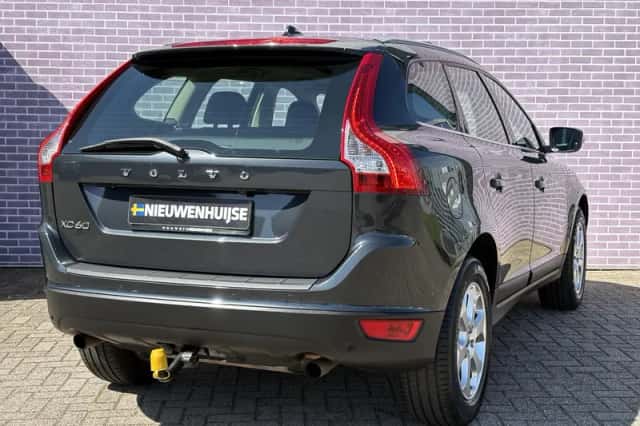 Volvo XC60 (2013) thumbnail 3